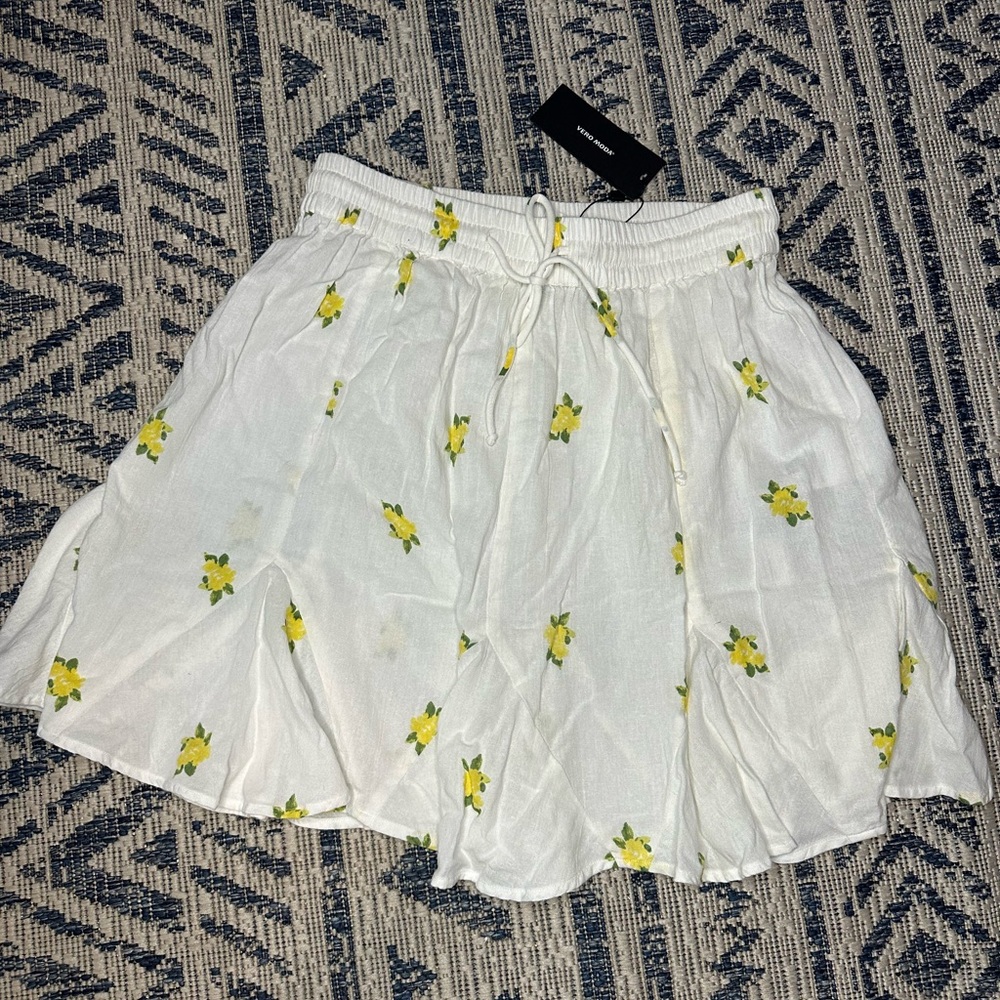 Vero Moda White Flower Skater Skirt with Tie Front